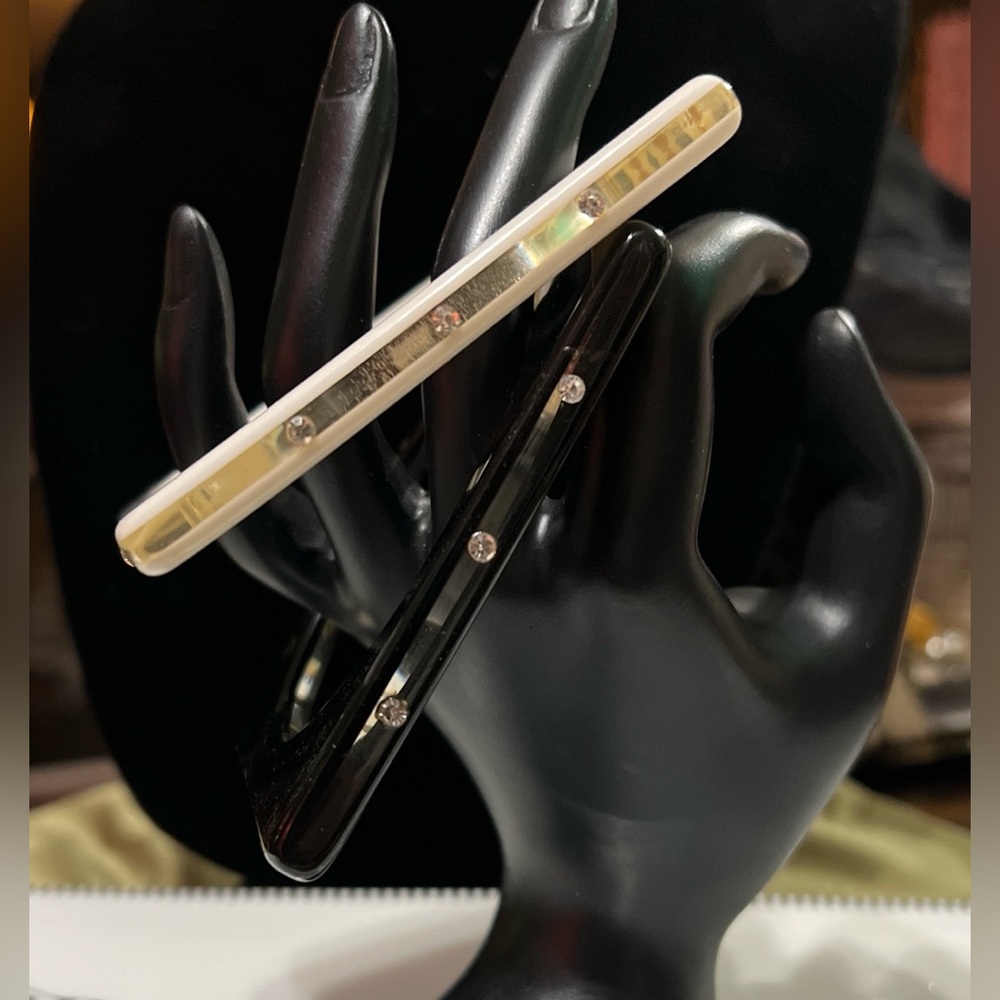 Vintage square bangle bracelets with acrylic center adorned with rhinestones✨